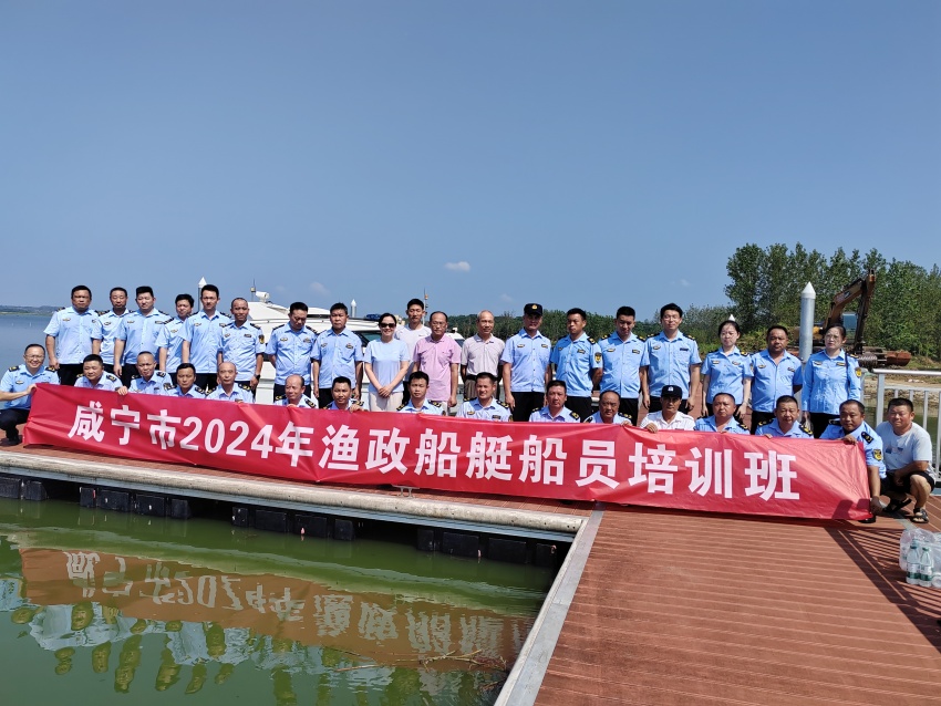 長江流域首批外籍船員入境游體驗團在蘇州港啟動(圖1)